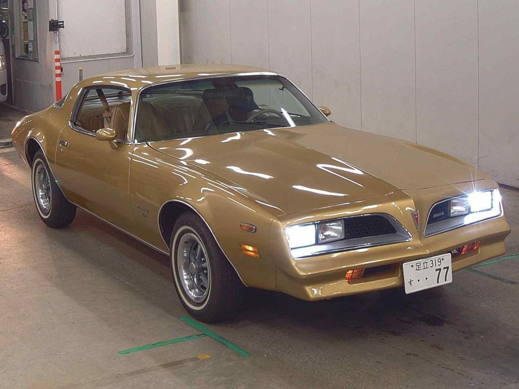 Pontiac Firebird 1977 z aukcji japońskiej