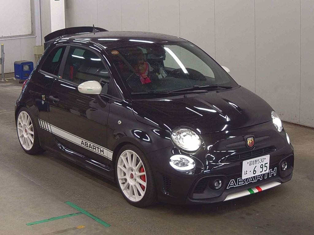 Abarth 695 Esseesse 2022 z aukcji japońskiej