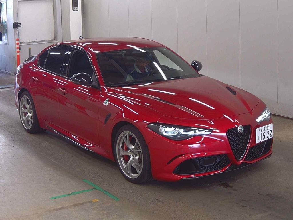 Alfa Romeo Giulia 2025 z aukcji japońskiej
