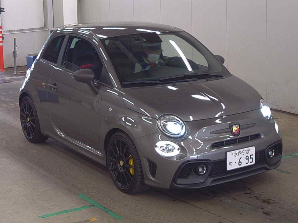 Abarth 695 2024 z aukcji japońskiej