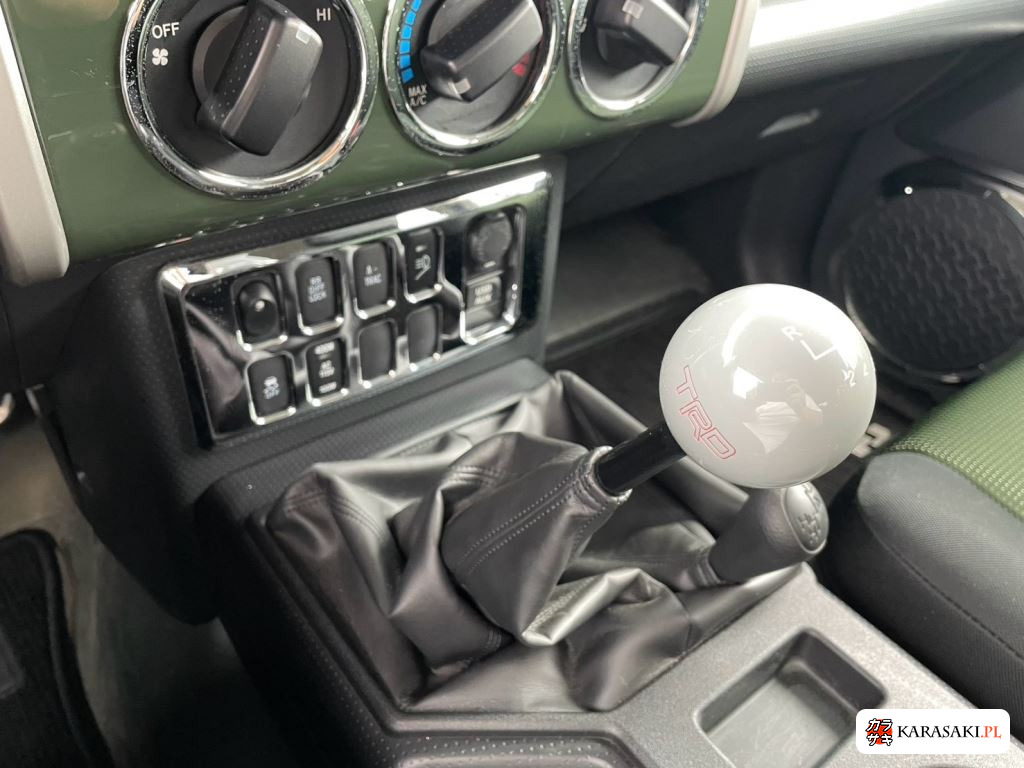 2011 America Toyota FJ Cruiser 4WD 15