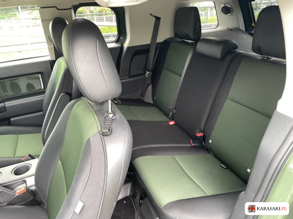 2011 America Toyota FJ Cruiser 4WD 14