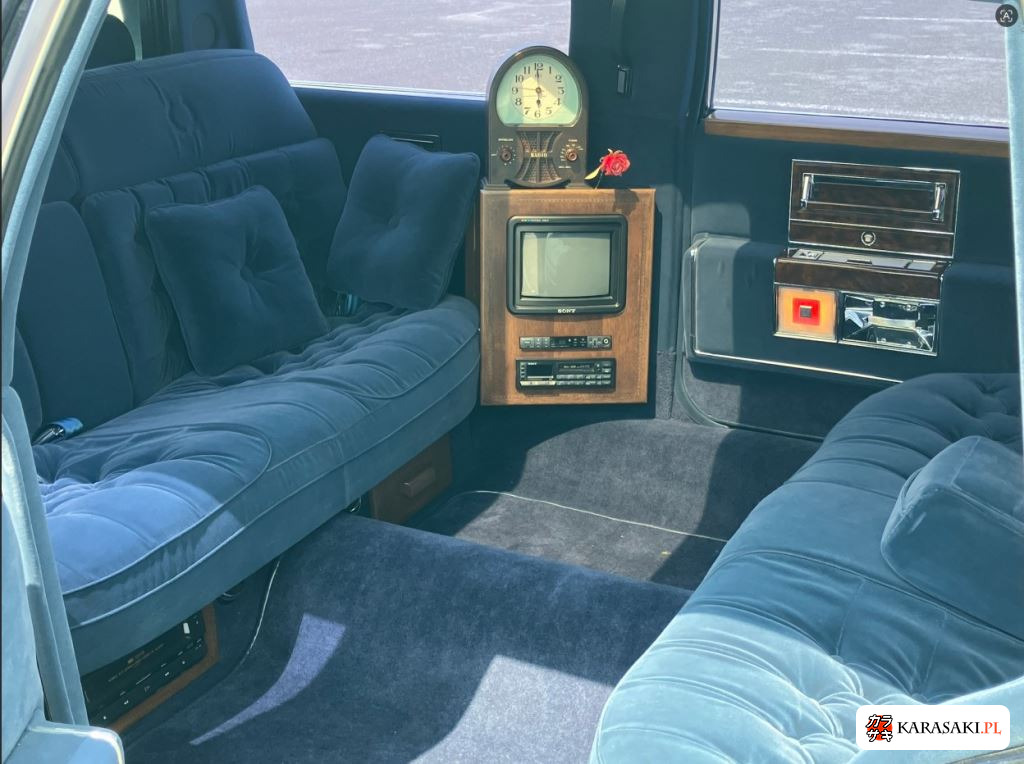 1991 Cadillac Fleetwood 4D Brougham Elegance 10