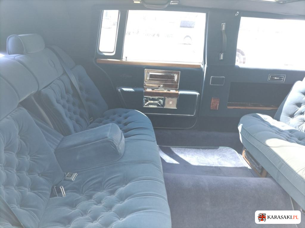 1991 Cadillac Fleetwood 4D Brougham Elegance 6