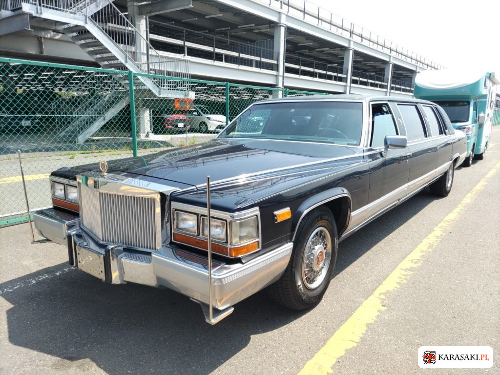 1991 Cadillac Fleetwood 4D Brougham Elegance 3