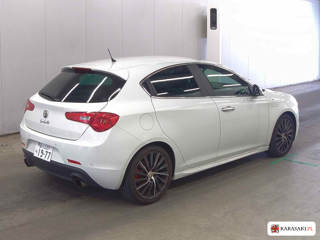 2012 Alfa Romeo Giulietta 5D Quadrifoglio Verde 4