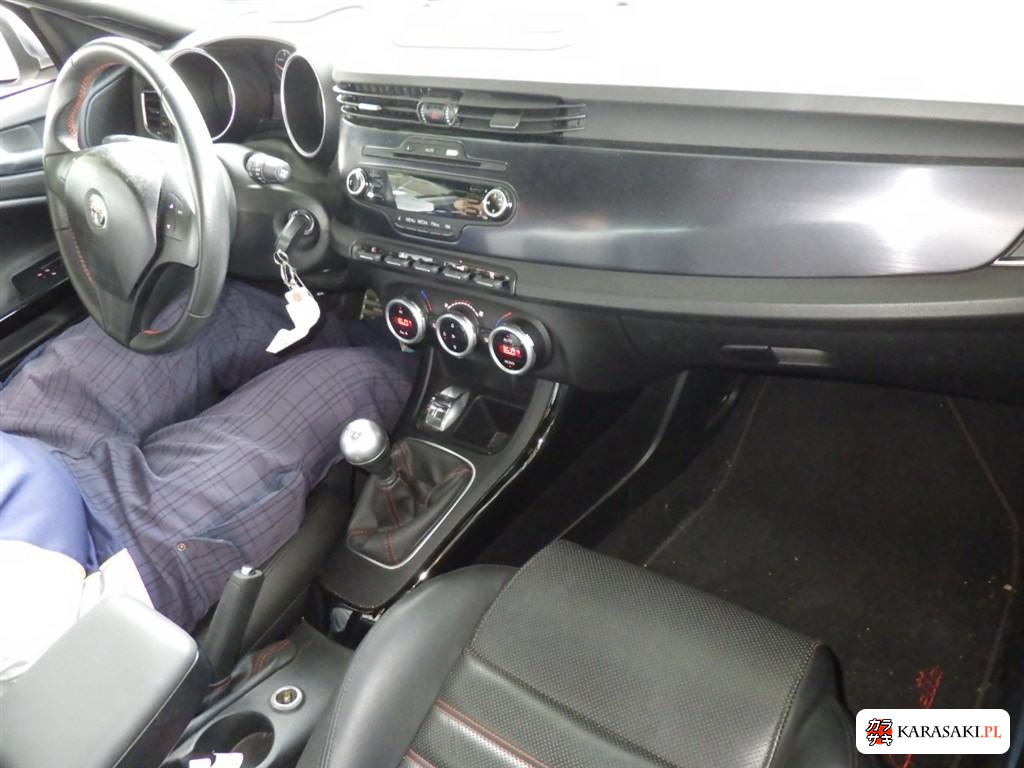 2012 Alfa Romeo Giulietta 5D Quadrifoglio Verde 5