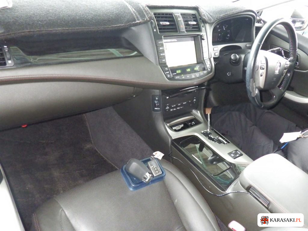 Toyota Crown 2011 z aukcji japońskiej