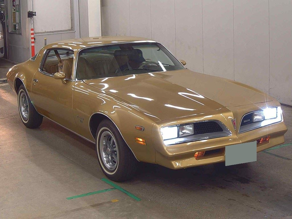 Pontiac Firebird 1977 z aukcji japońskiej