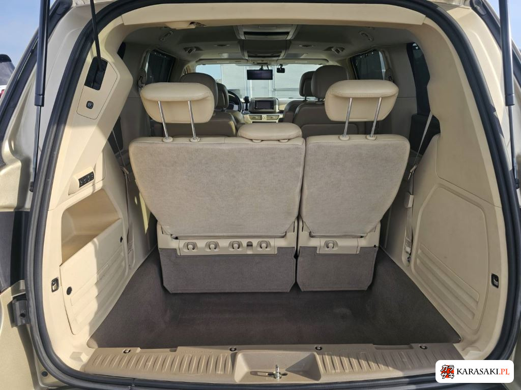 2012 Volkswagen Routan 9