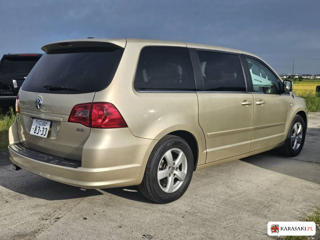 2012 Volkswagen Routan 4