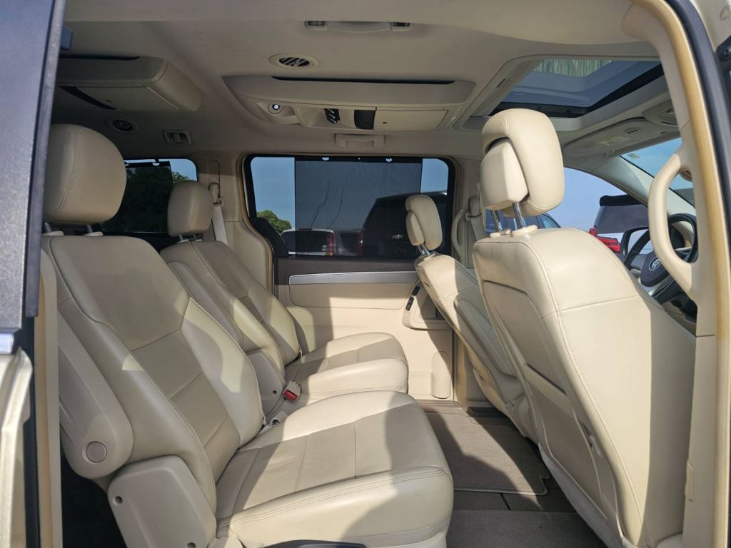 Volkswagen Routan 2012 z aukcji japońskiej