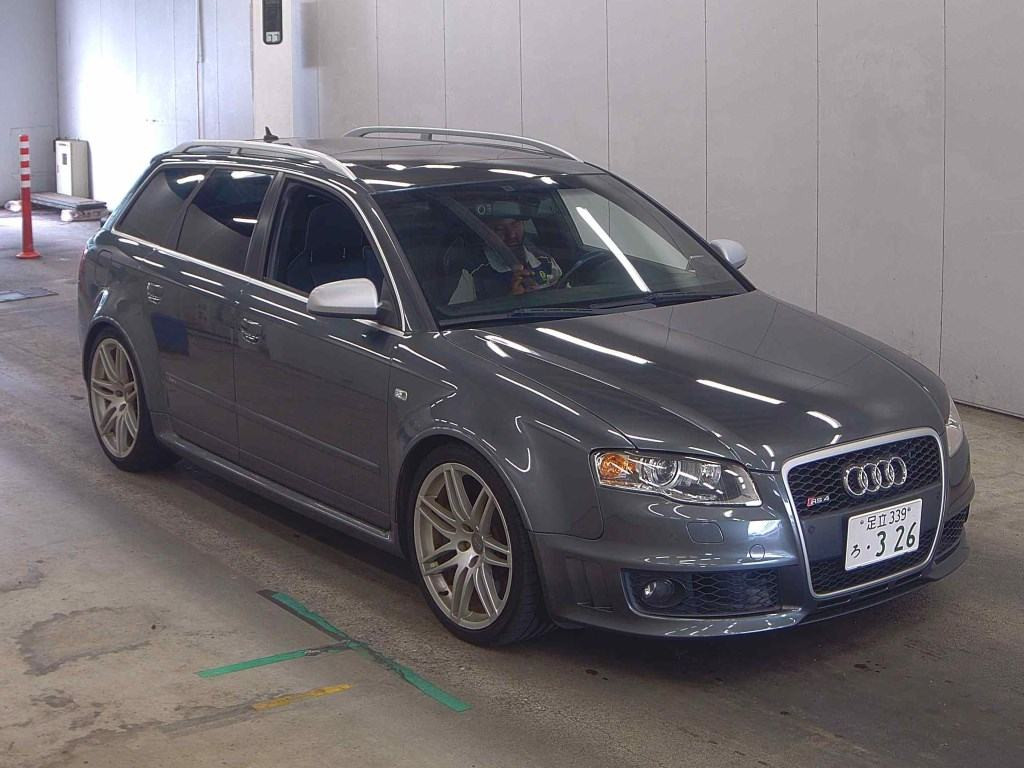 Audi RS4 Avant 2008 z aukcji japońskiej