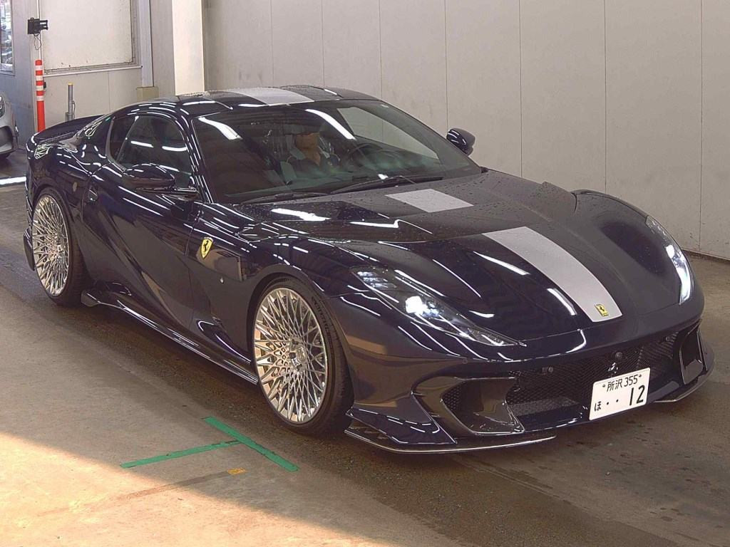 Ferrari 812 Competizione 2023 z aukcji japońskiej