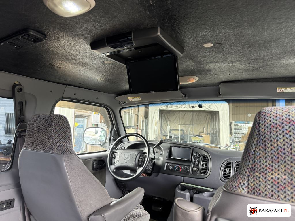 2004 Dodge Van 10