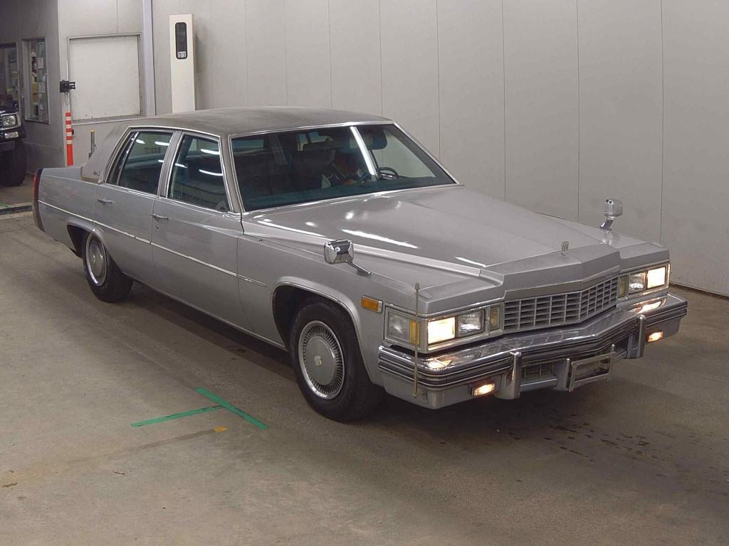 Cadillac De Ville 1978 z aukcji japońskiej