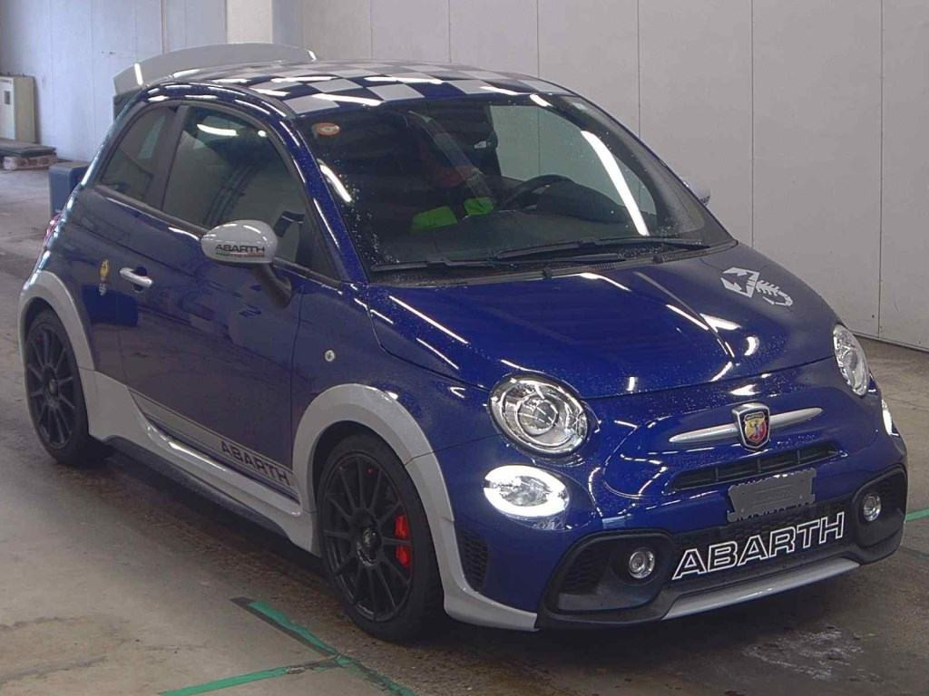 Abarth 695 Anno Del Toro 2021 z aukcji japońskiej