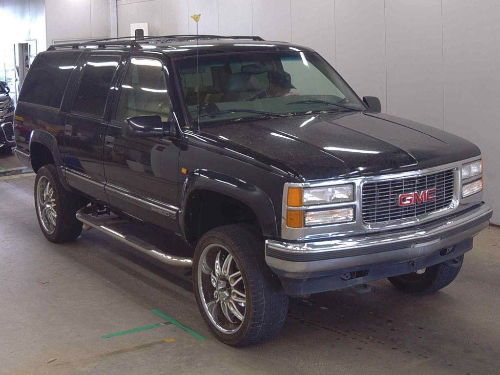 GMC Suburban 2001 z aukcji japońskiej
