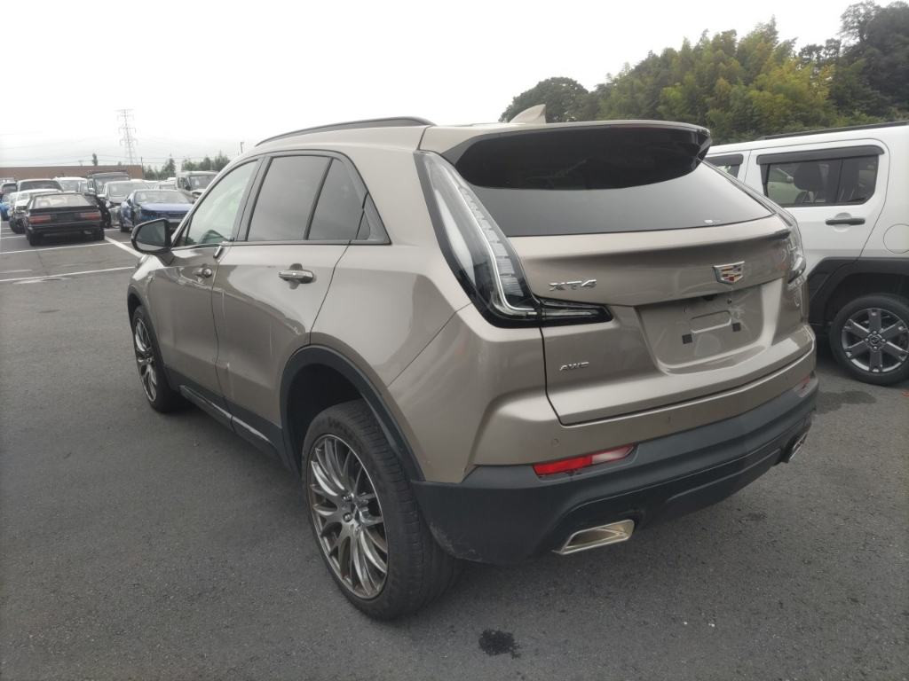 Cadillac XT4 2023 z aukcji japońskiej