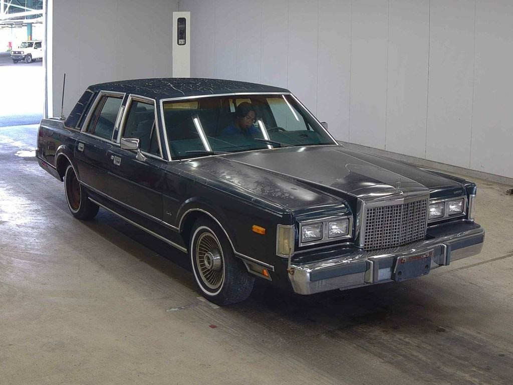Lincoln Towncar 1986 z aukcji japońskiej