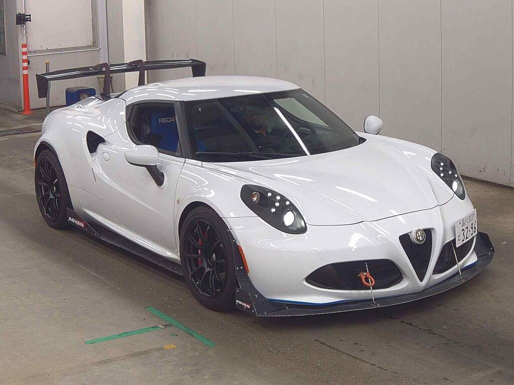 Alfa Romeo 4C 2015 z aukcji japońskiej