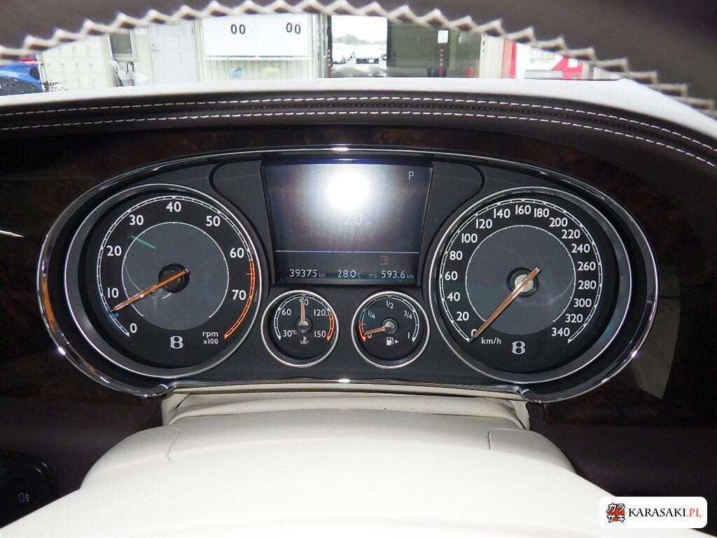 Bentley Flying Spur 2015 z aukcji japońskiej