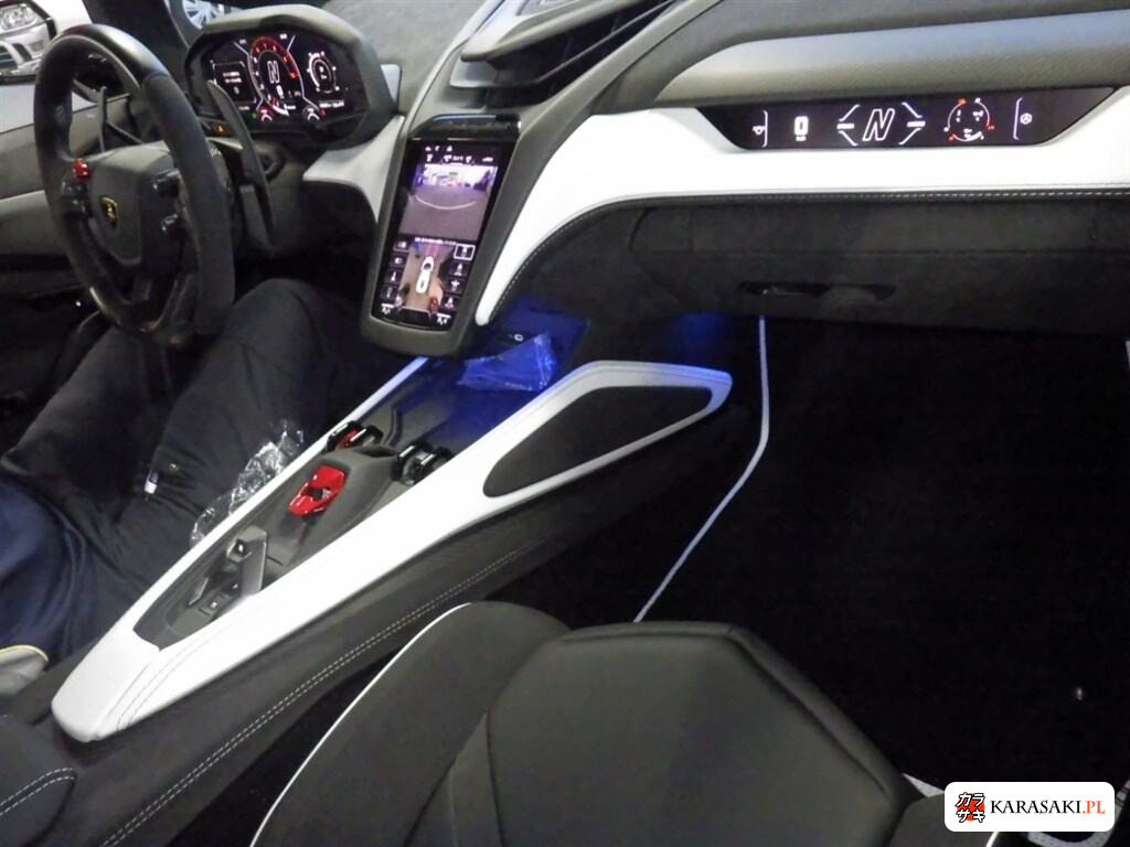 Lamborghini Revuelto 2025 z aukcji japońskiej