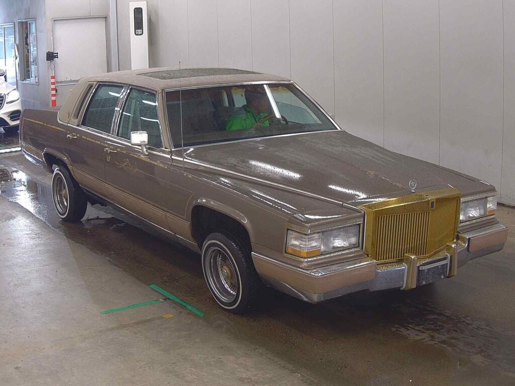 Cadillac Fleetwood 2003 z aukcji japońskiej