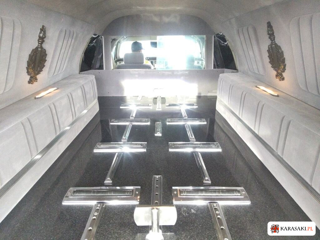 1993 Cadillac Fleetwood 4D Base Grade 6