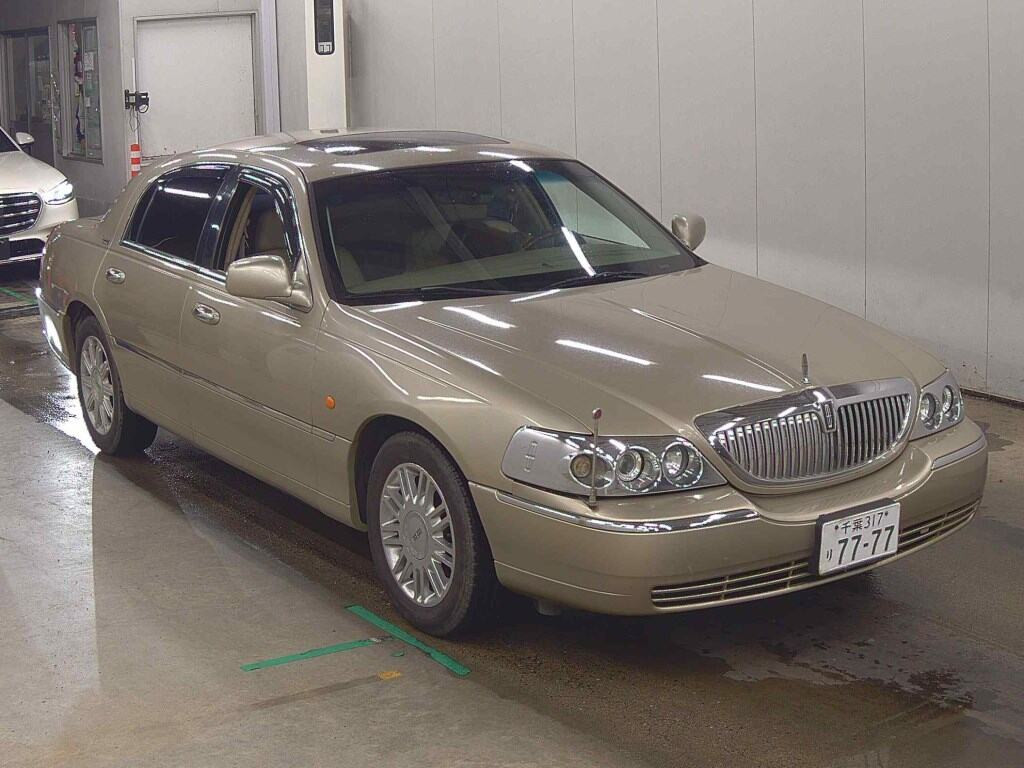 Lincoln Towncar 2009 z aukcji japońskiej