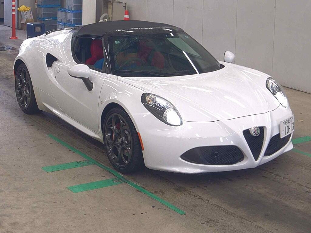 Alfa Romeo 4C Spider 2018 z aukcji japońskiej