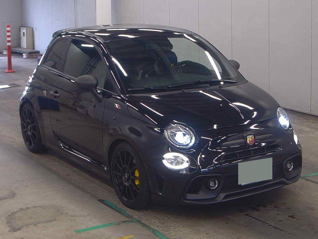 Abarth 695 2024 z aukcji japońskiej
