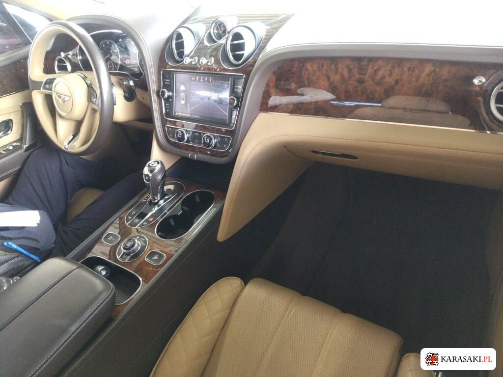 Bentley Bentayga 2017 z aukcji japońskiej