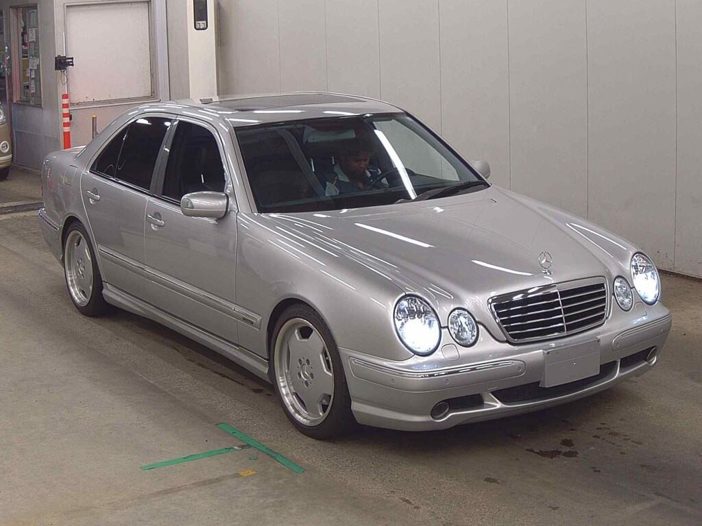 AMG E-Class 2000 z aukcji japońskiej