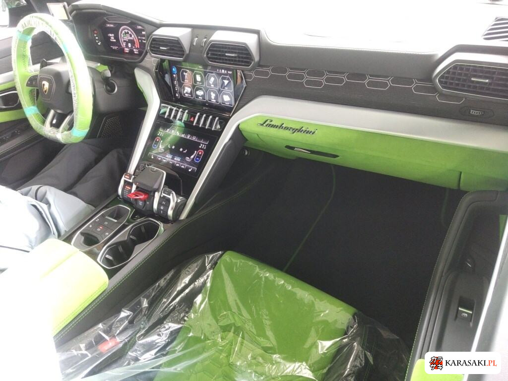 Lamborghini Urus 2021 z aukcji japońskiej