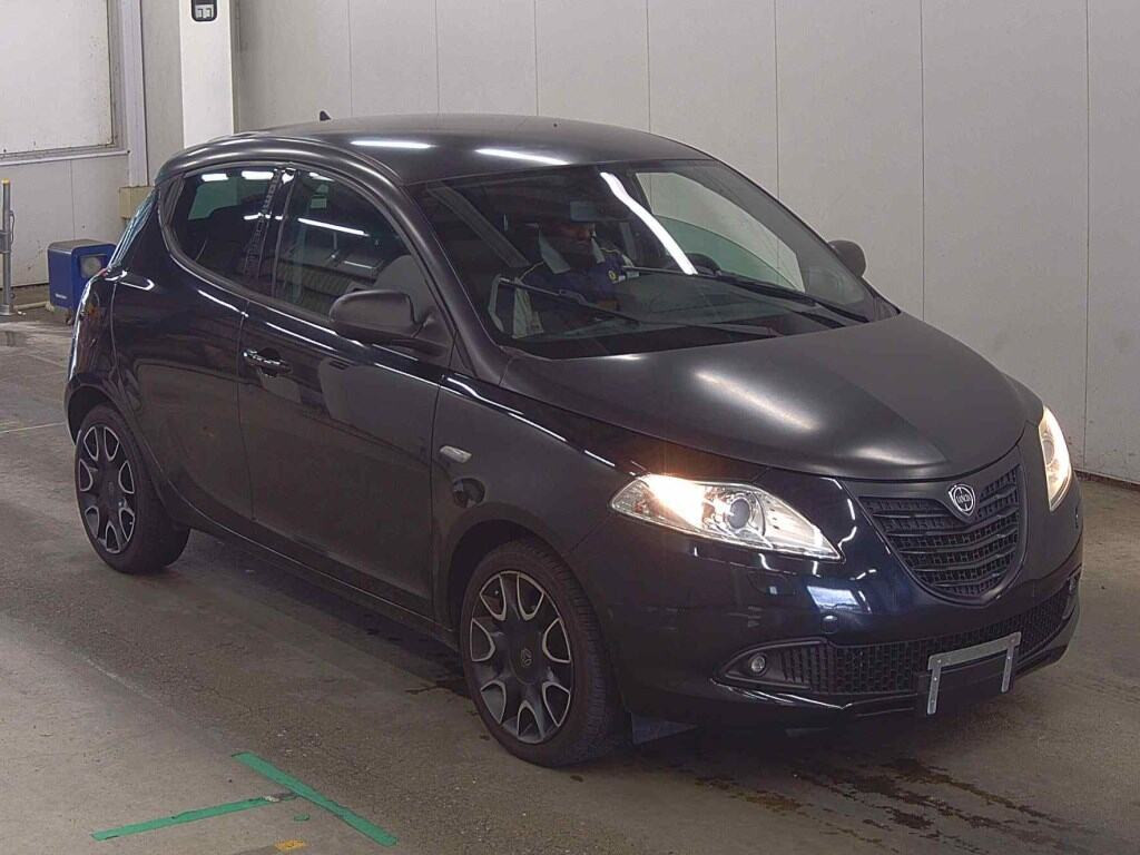Lancia Ypsilon 2015 z aukcji japońskiej