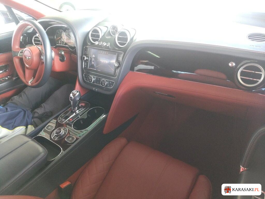 Bentley Bentayga 2017 z aukcji japońskiej