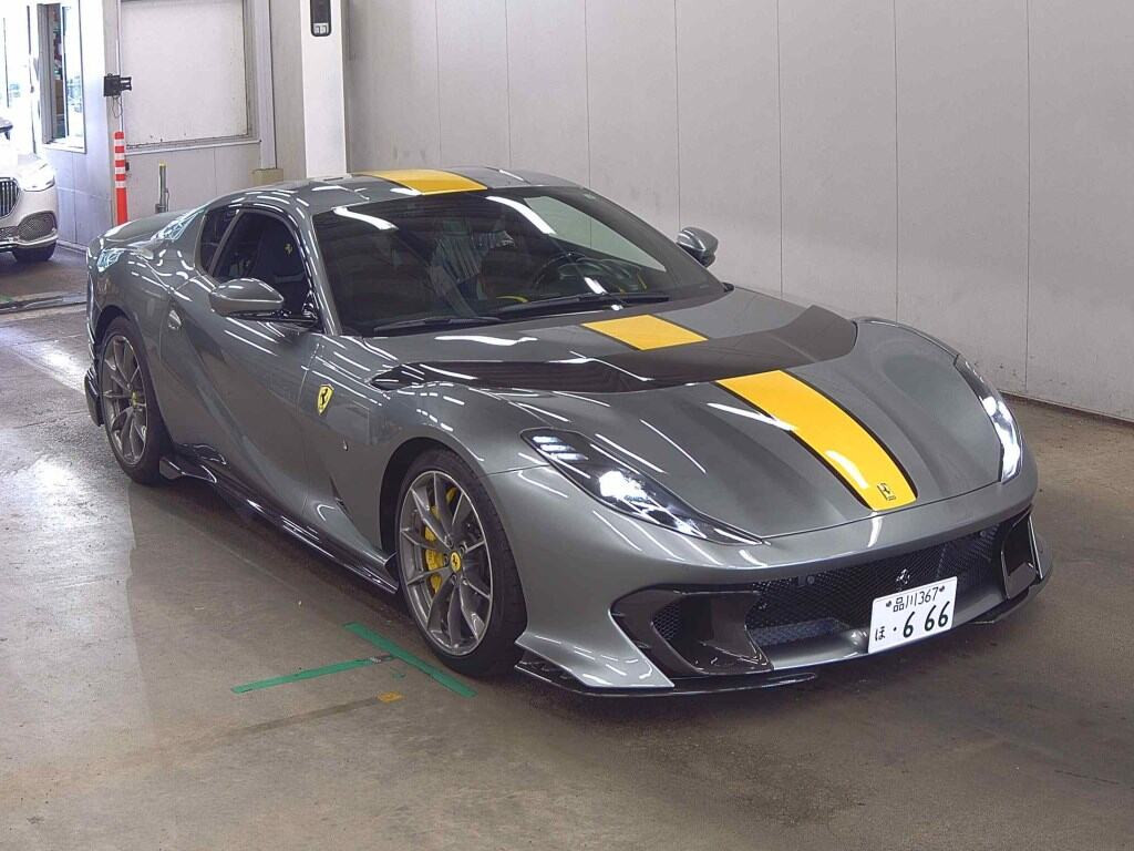 Ferrari 812 Competizione 2022 z aukcji japońskiej