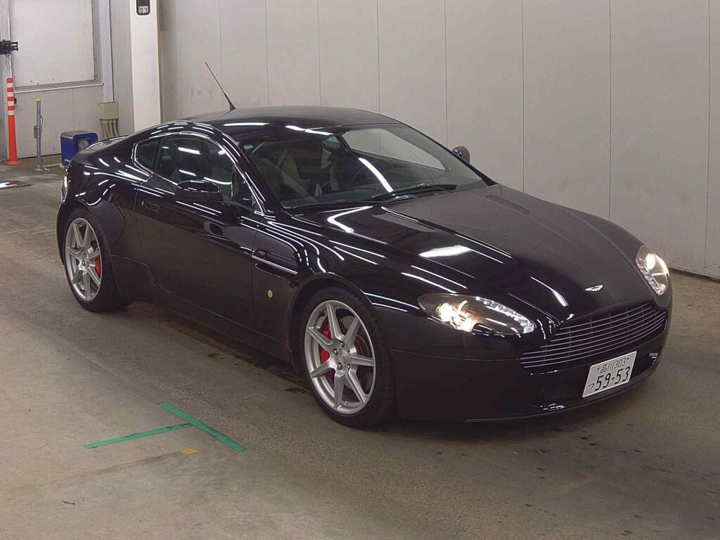 Aston Martin V8 Vantage 2006 z aukcji japońskiej