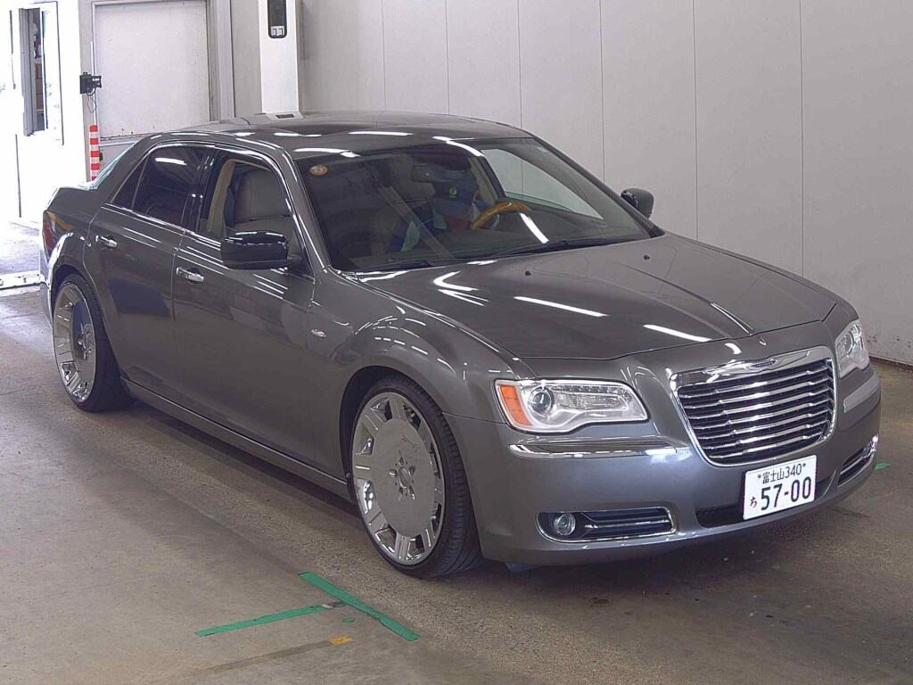 Chrysler 300C 2012 z aukcji japońskiej