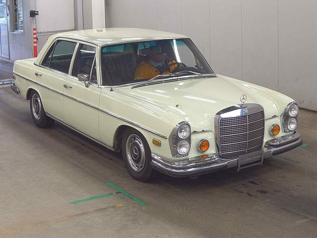 Mercedes-Benz 1990 z aukcji japońskiej
