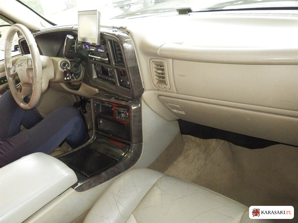 2005 GMC Yukon 5D 5