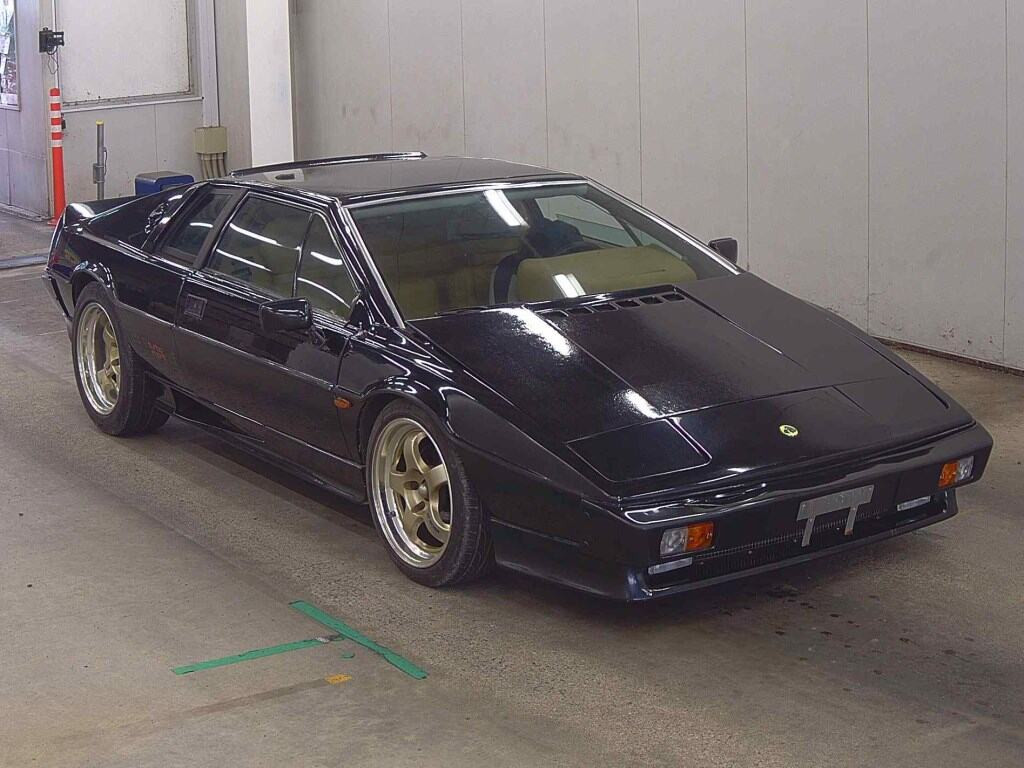 Lotus Esprit 1989 z aukcji japońskiej