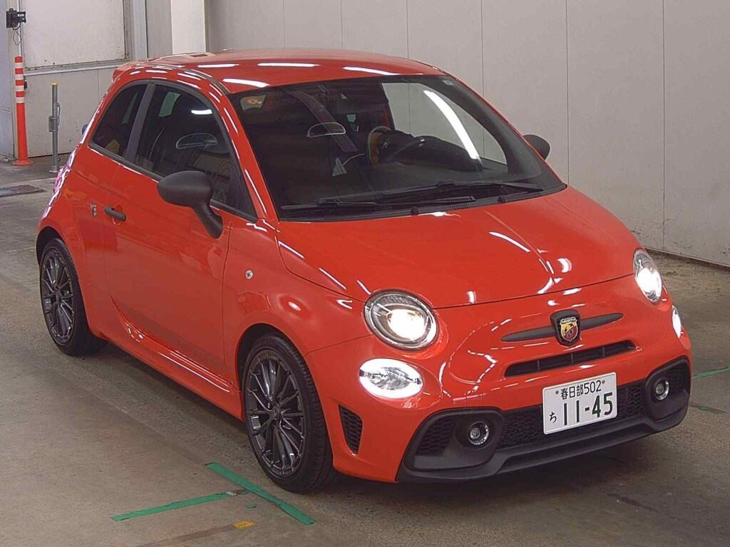 Abarth F595 2025 z aukcji japońskiej