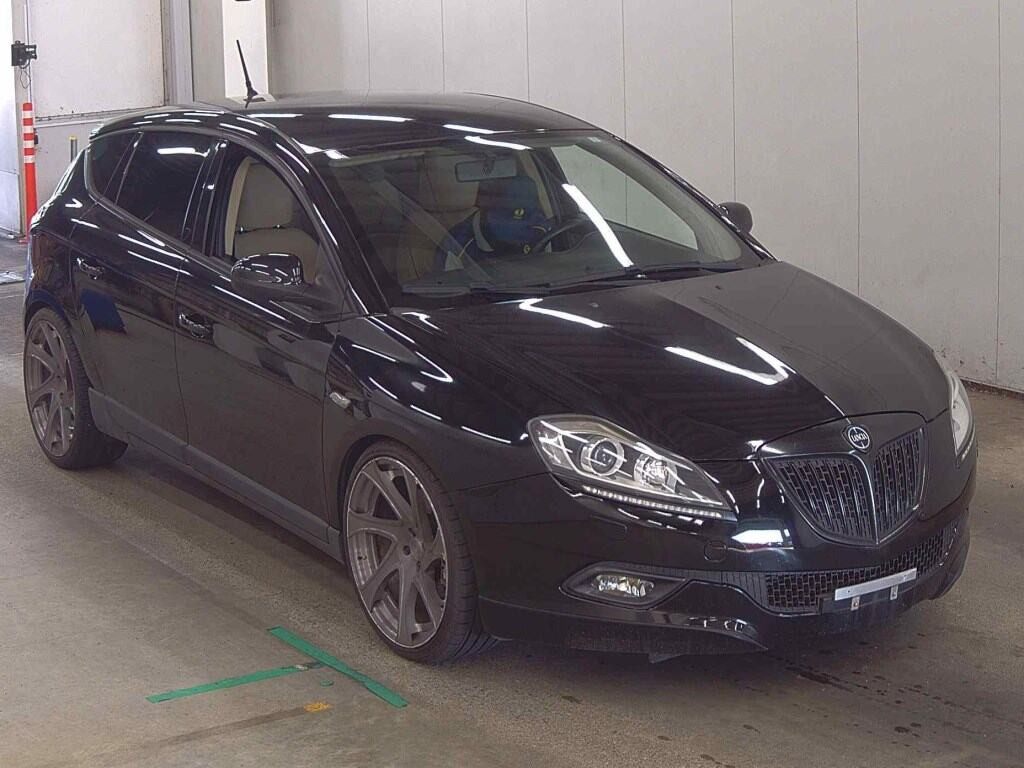 Lancia Delta 2011 з японського аукціону