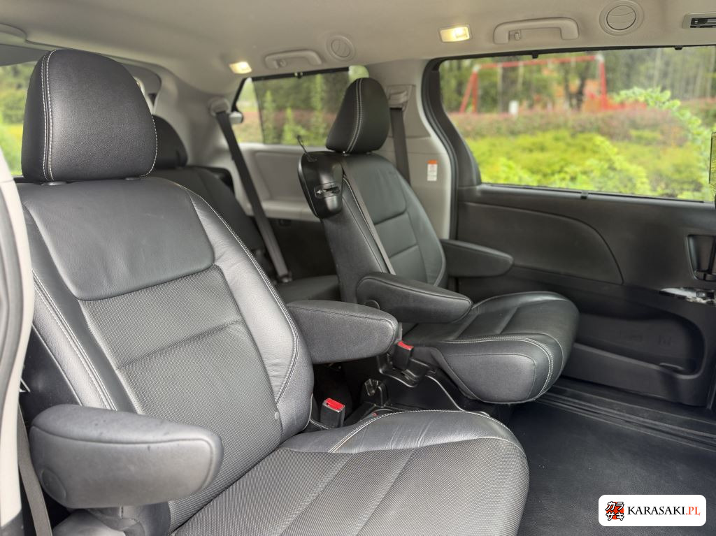 2017 America Toyota Sienna Se 13
