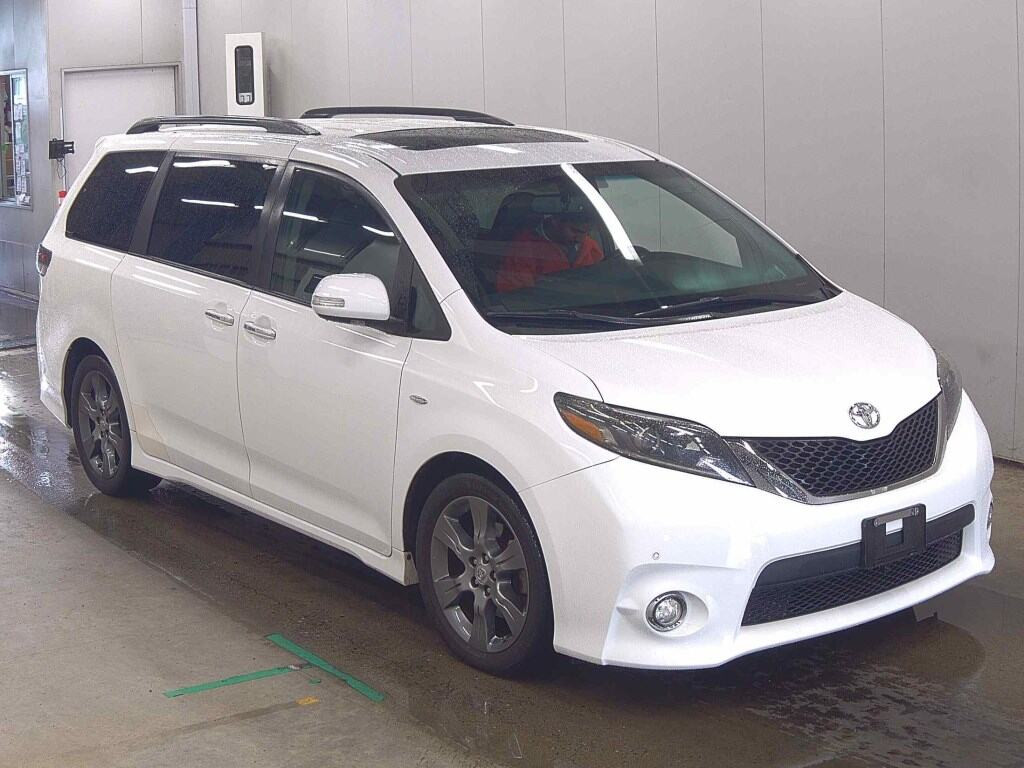 America Toyota Sienna 2015 z aukcji japońskiej