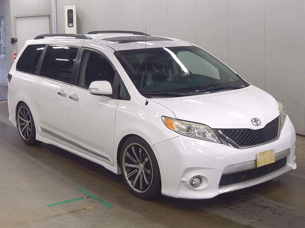 America Toyota Sienna 2013 z aukcji japońskiej