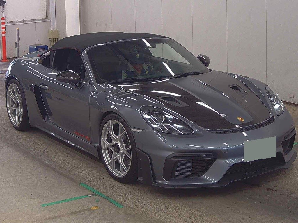 Porsche 718 Spyder 2024 z aukcji japońskiej
