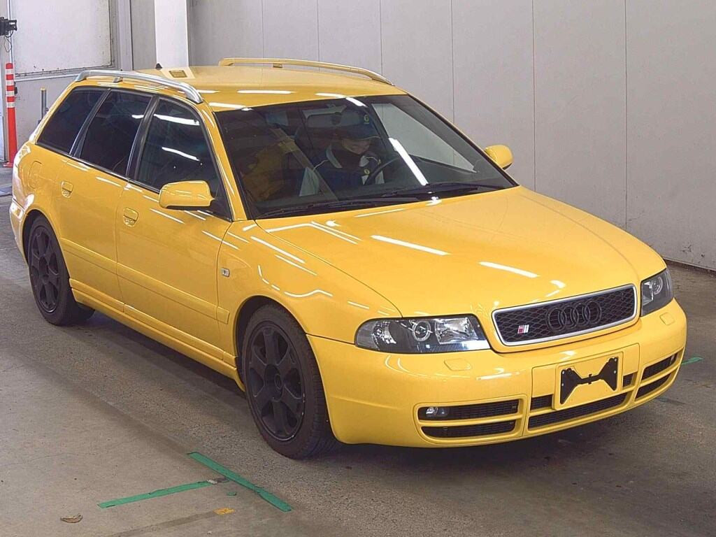Audi S4 Avant 2000 z aukcji japońskiej